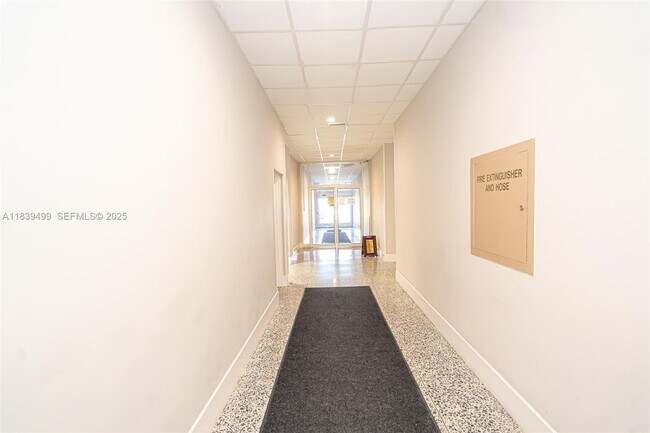 Building Photo - 3140 S Ocean Dr