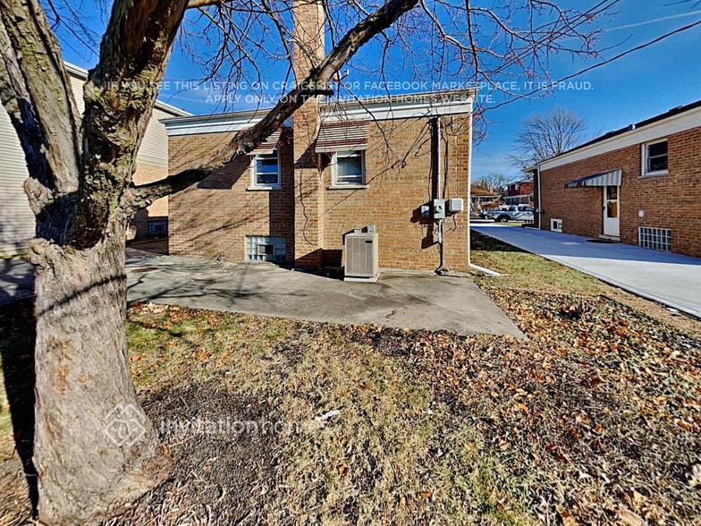 Building Photo - 8834 S Troy Ave