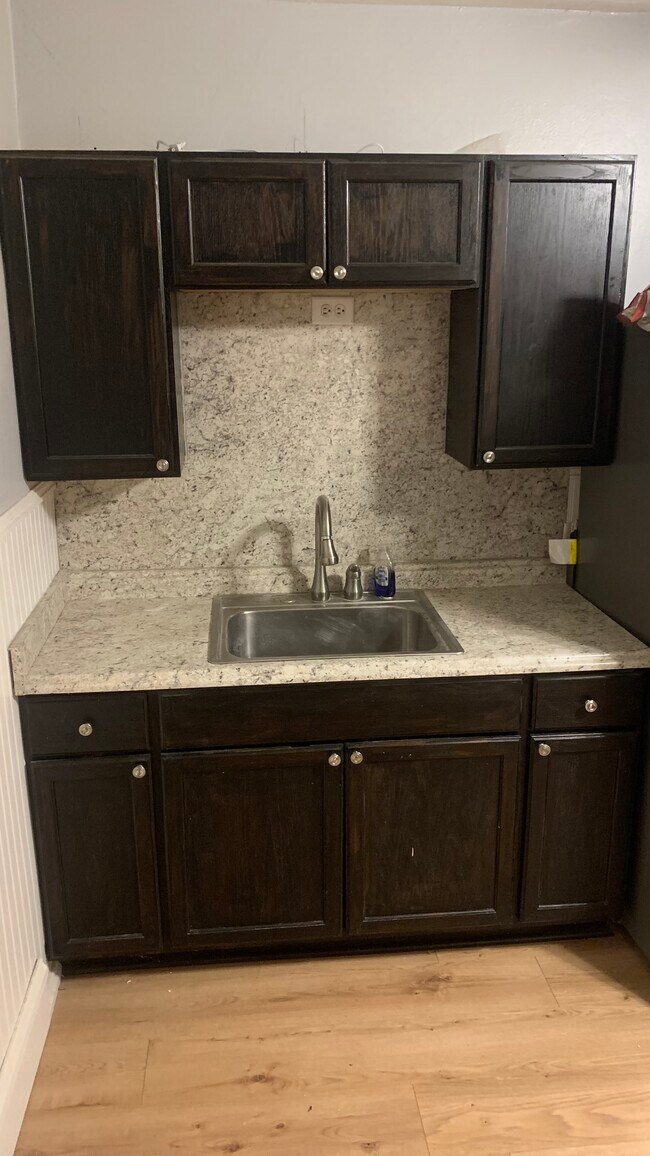 Building Photo - 43 Dickinson Ave