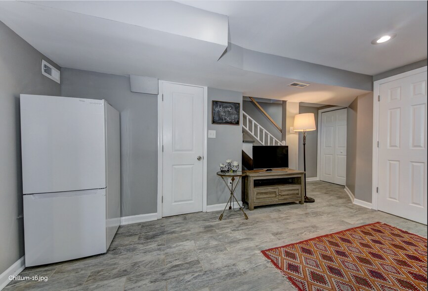 Building Photo - 5403 Chillum Pl NE