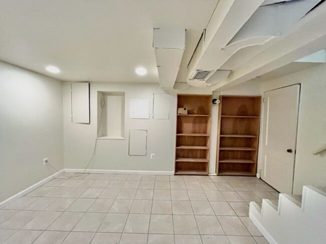 Building Photo - 2702 Byron St