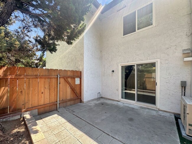Building Photo - Charming 2BD/1BA Home in San Carlos W/ A/C...