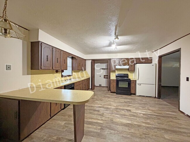 Building Photo - 3 Bedroom Home Located Near Sunset & Campbell