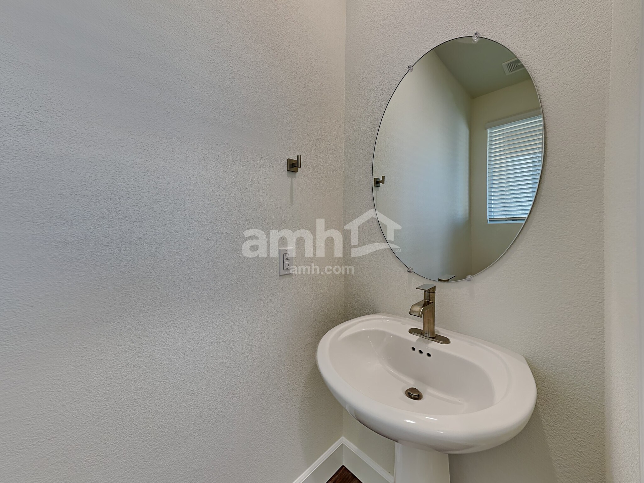 Building Photo - 6143 Theodore St