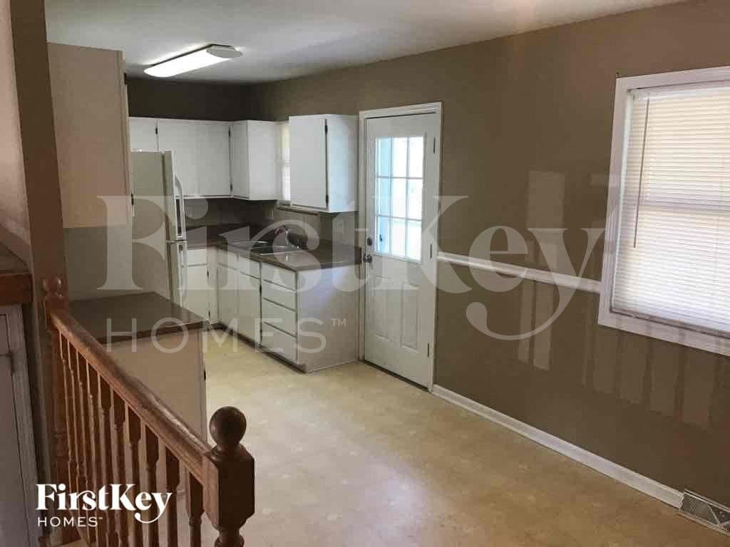 Building Photo - 7912 NE 54th St