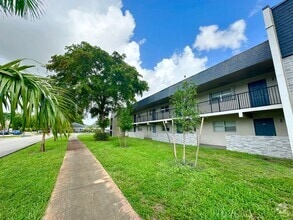 Building Photo - 8001 Fairview Dr