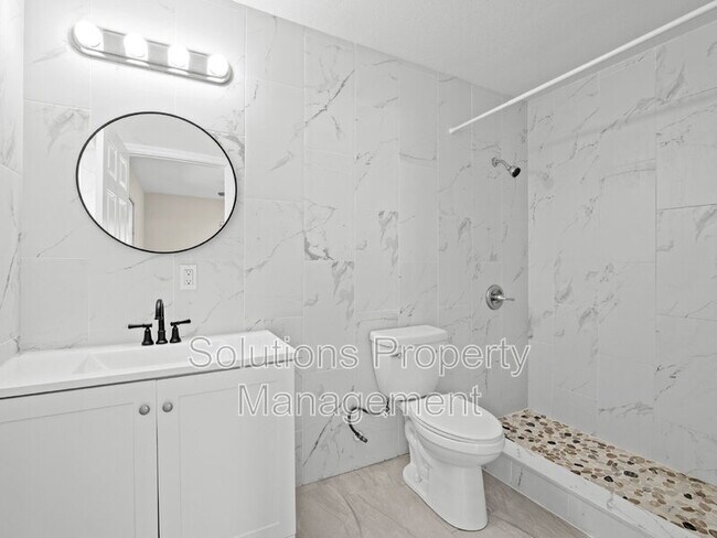 Building Photo - 7740 Pine Lake Dr