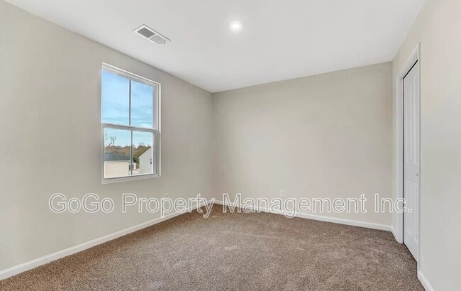 Building Photo - 8 Torrington Dr