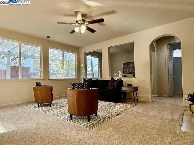 Building Photo - 3017 Roslyn Dr