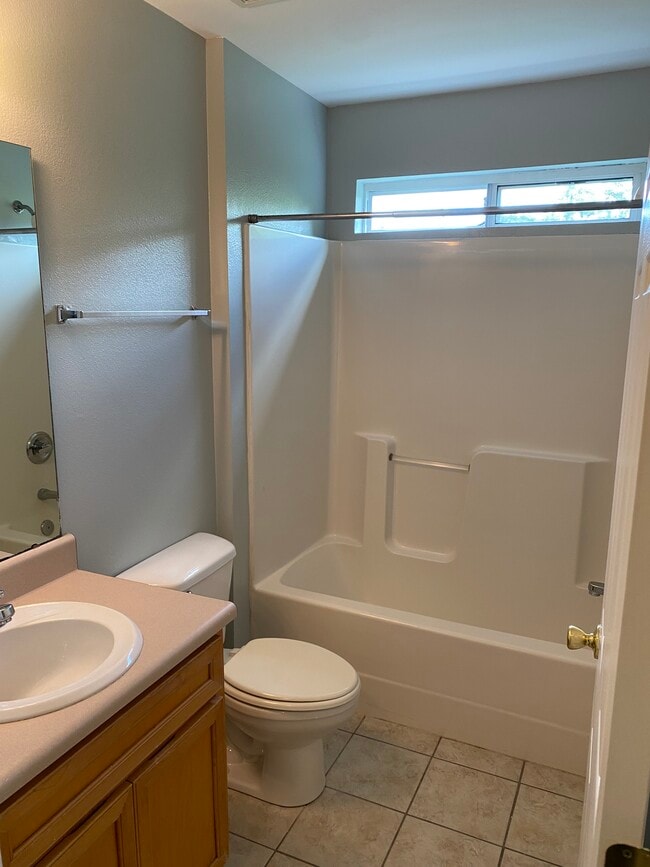 Building Photo - 97 Bass St