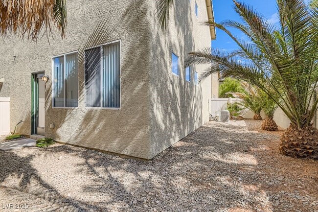 Building Photo - 9519 W Wooded Heights Ave