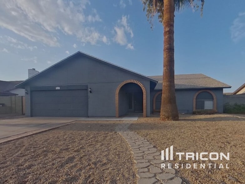 Primary Photo - 7937 W Windrose Dr