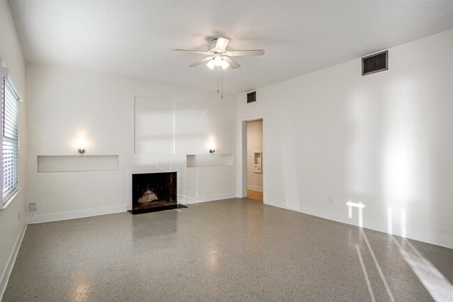 Building Photo - 1647 Lake Ella Dr