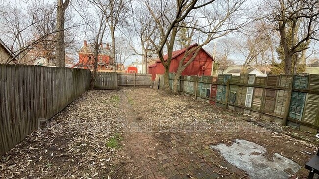 Building Photo - 808 Campbell Ave