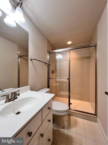 Building Photo - 376 Parkview Ave