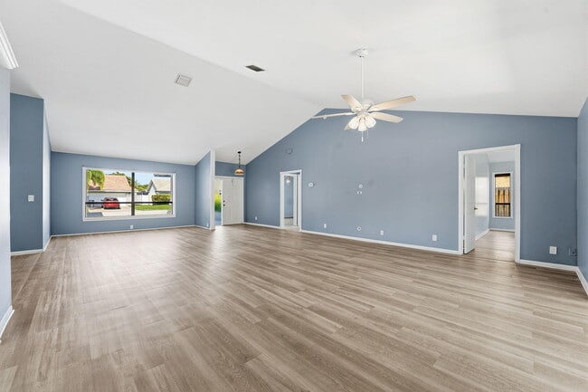 Building Photo - 9284 Laurel Green Dr