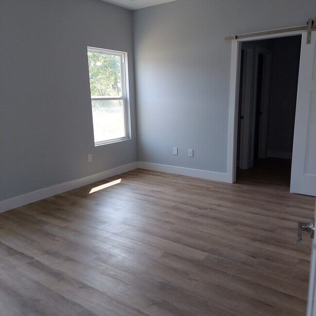 Building Photo - 1738 Sierra