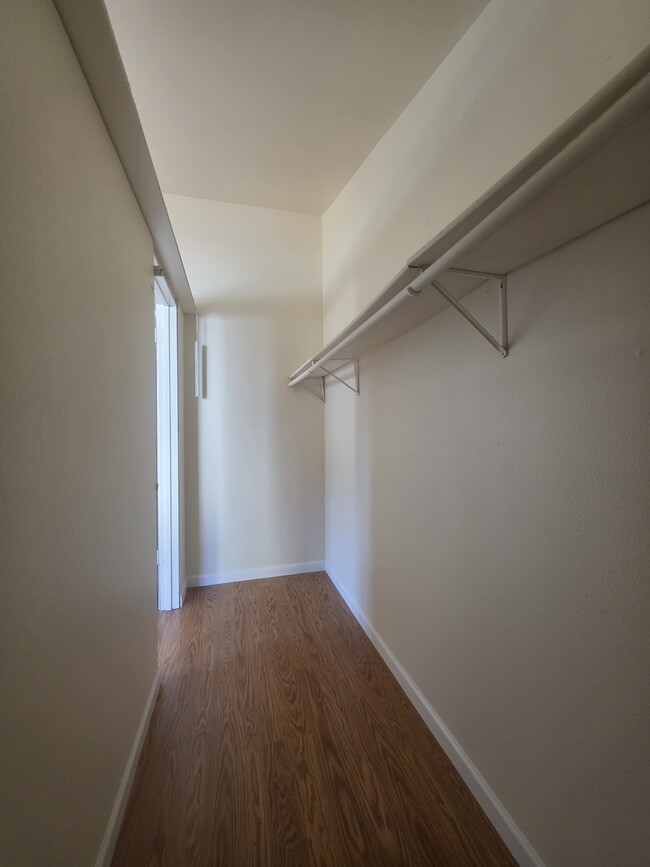 Building Photo - 1563-MHH1563 6th St NW