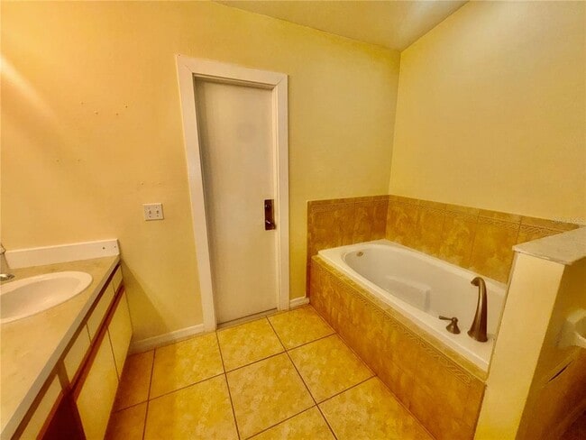 Building Photo - 909 Gateshead Ct