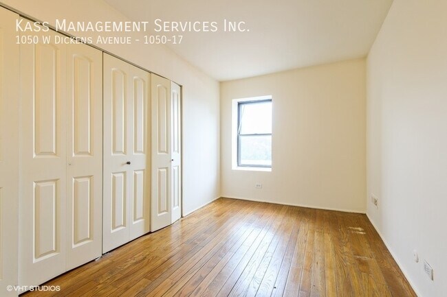 Building Photo - 1050 W Dickens Ave