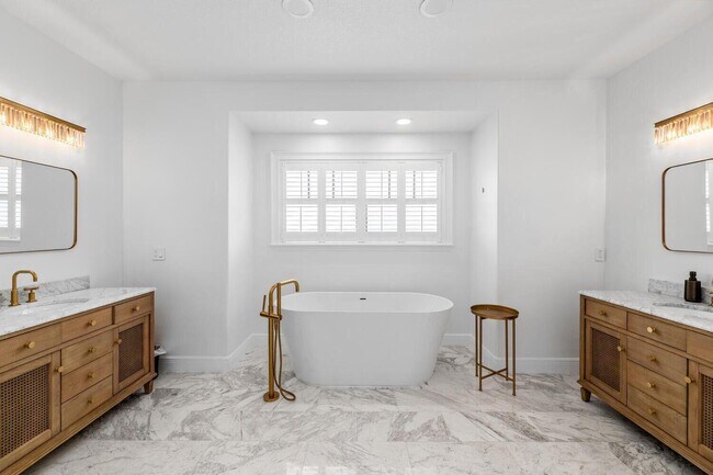 Building Photo - 14289 Equestrian Way