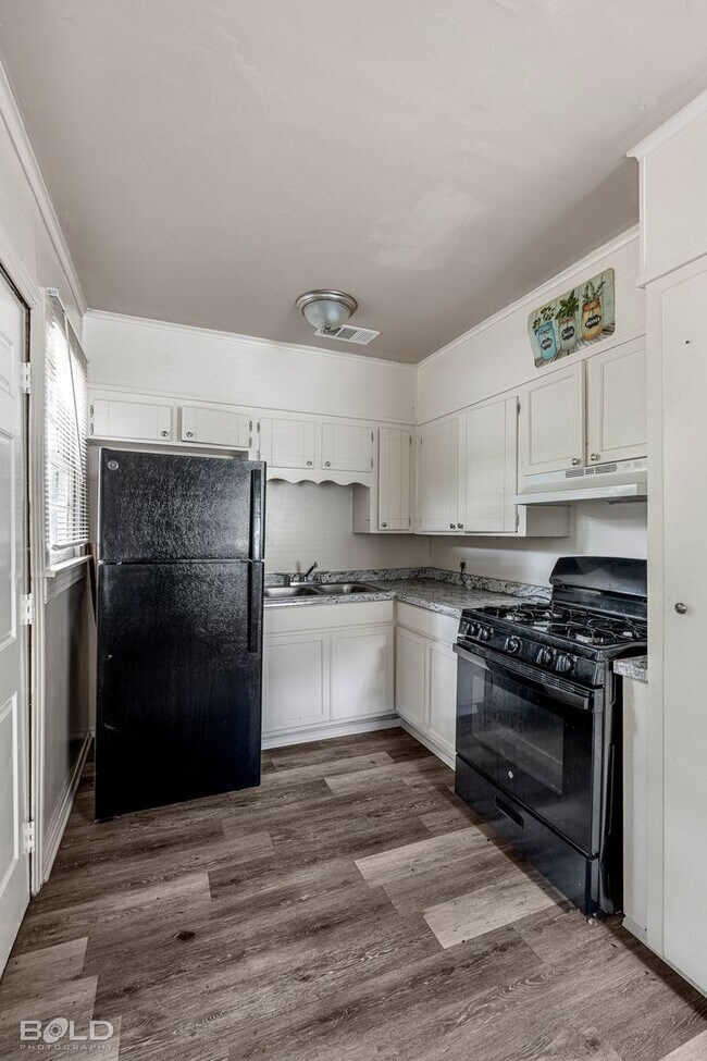 Building Photo - 3920 Huston St