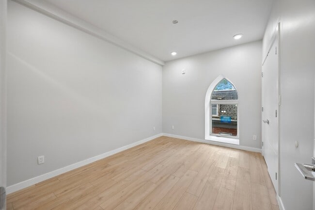 Building Photo - 3727 Baring St