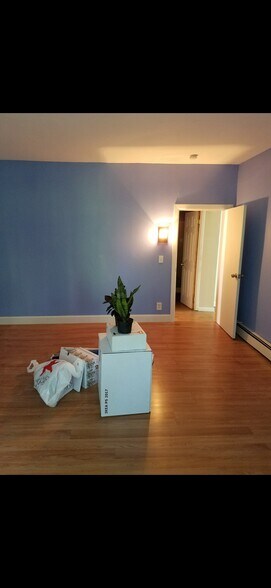 Building Photo - 2 Maple St