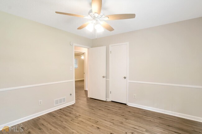 Building Photo - 58 Fair Oaks Dr SE