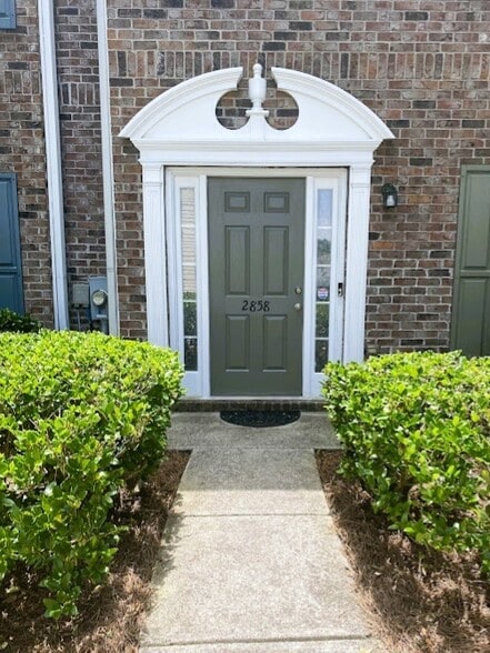 Primary Photo - 2858 Parkway Close