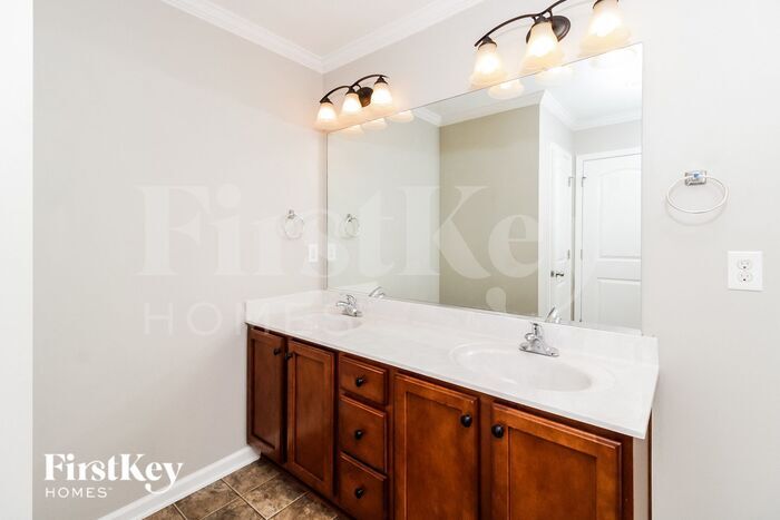 Building Photo - 6608 Championship Dr