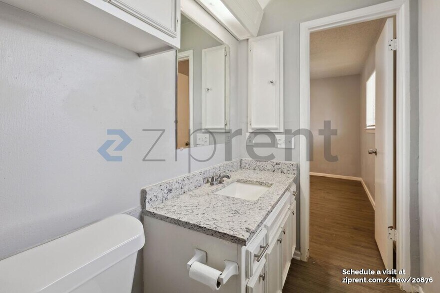 Building Photo - 8907 Reininger Dr