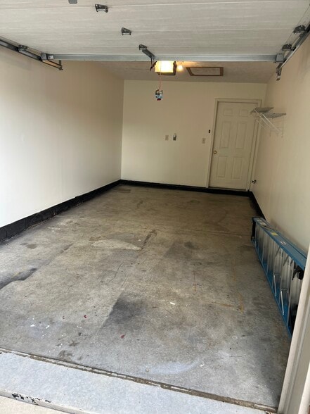 Building Photo - 1295 Chestnut Dr