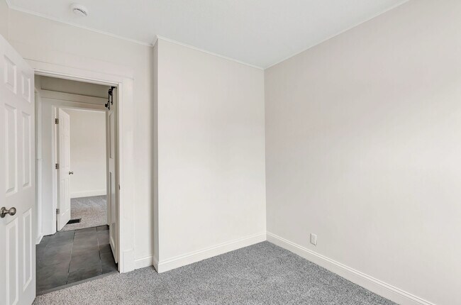 Building Photo - 6985 Beechmont Ave