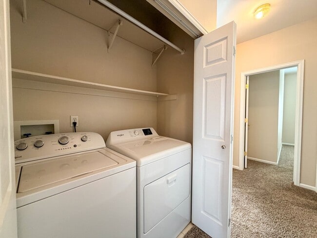 Building Photo - End-Unit Townhome in Littleton