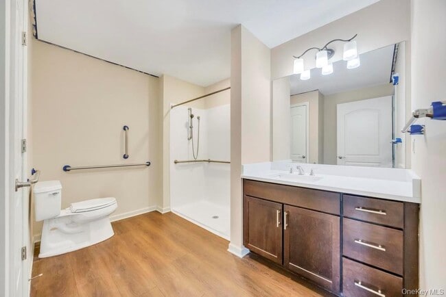 Building Photo - 3 Meadows Ln