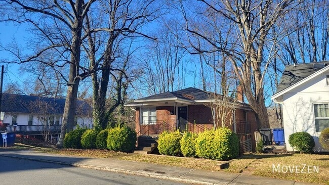 Building Photo - 208 N Sunset Dr