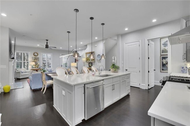 Building Photo - 885 3rd St