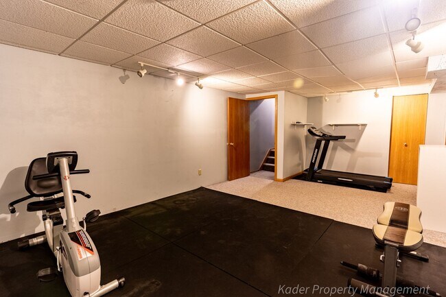 Building Photo - 731 Matts Dr