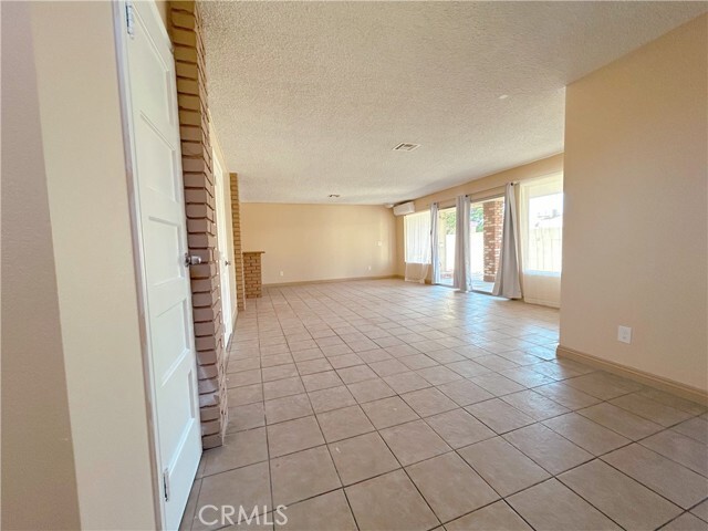 Building Photo - 17065 Ivy Ave