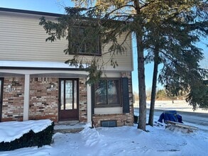 Building Photo - 17082 Kingsbrooke Dr