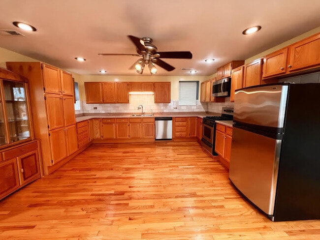 Building Photo - 3827 S Archer Ave