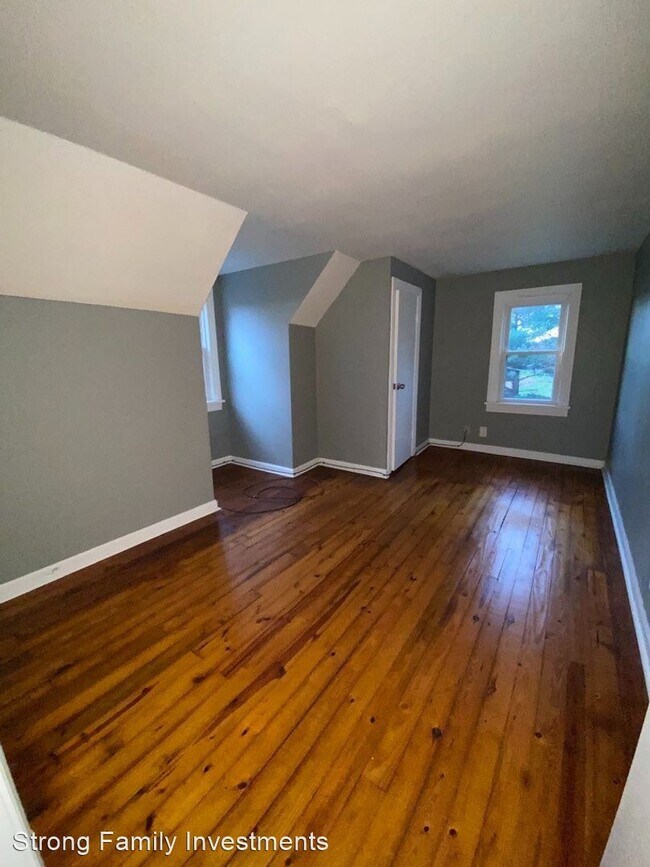 Building Photo - 3 br, 1 bath House - 9155 Plymouth Street