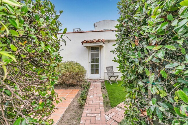 Building Photo - 746 Ashland Ave