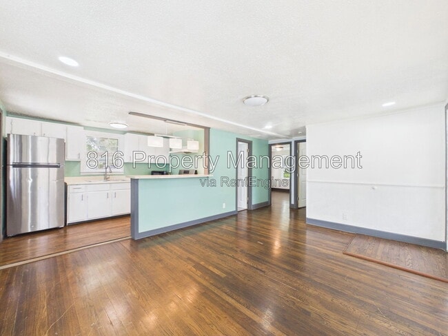 Building Photo - 810 S Woodland Ave
