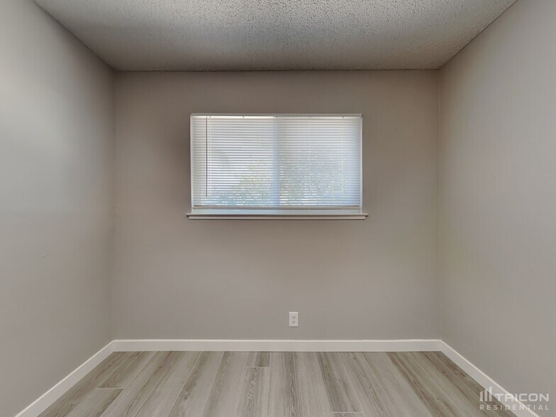 Building Photo - 1508 Crestview Dr