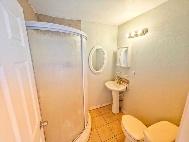 Building Photo - 400 Jamestown Ave