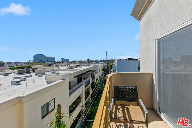 Building Photo - 11840 Dorothy St