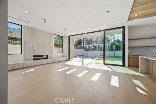 Building Photo - 4827 Stansbury Ave