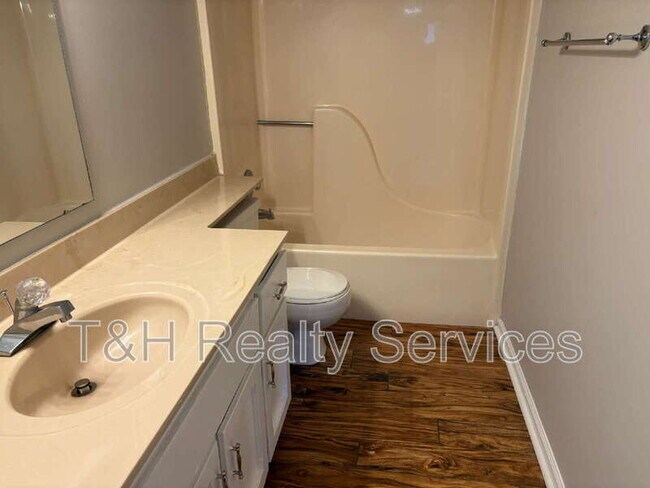 Building Photo - 5925 Dunmore Dr